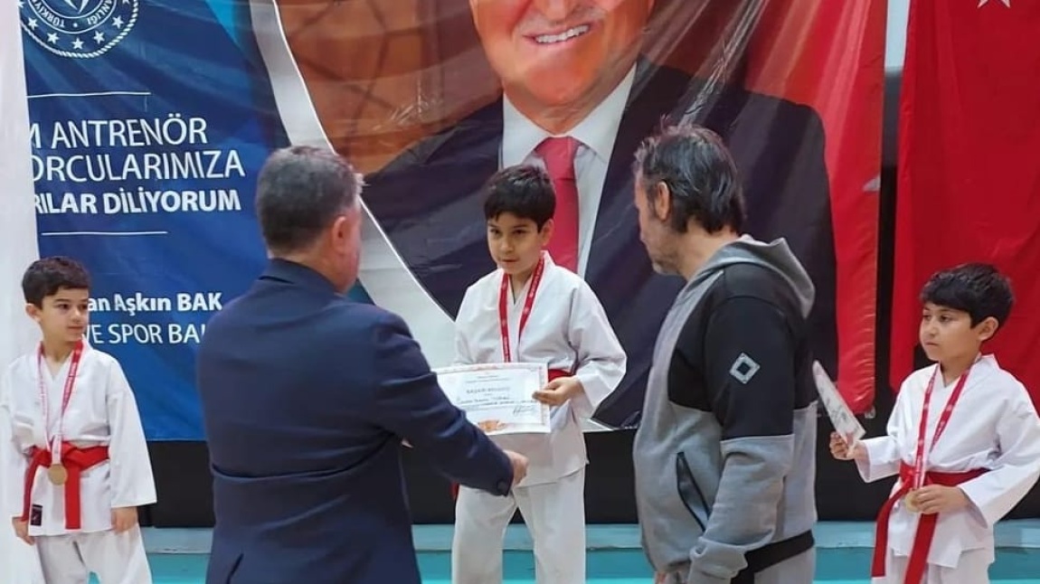 Türkiye Minikler Karate Turnuvasında Adana Birincisi 